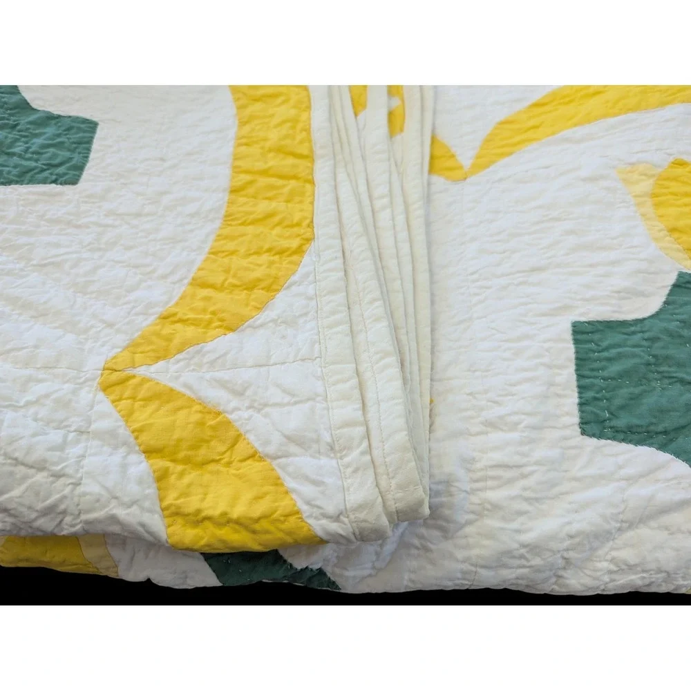 Vintage Hand Quilted Tulip Appliqué Quilt | 70x80